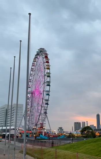 観覧車で下から見られたい？